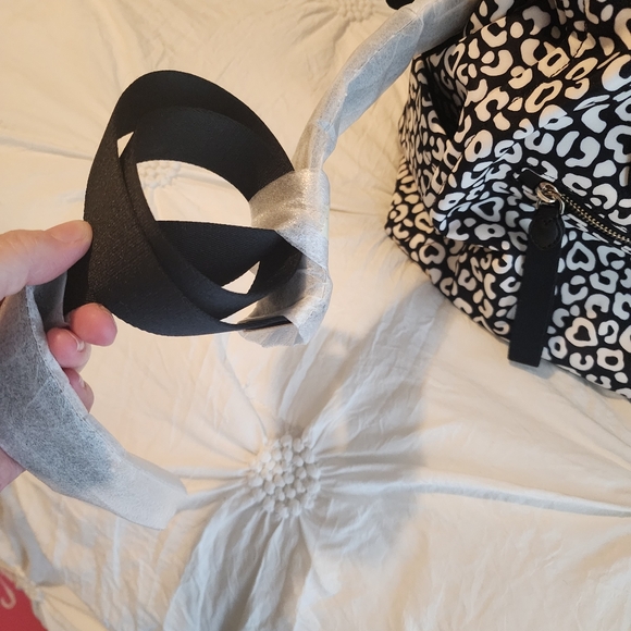 Kate Spade Duffle- snow leopard print - Picture 3 of 4